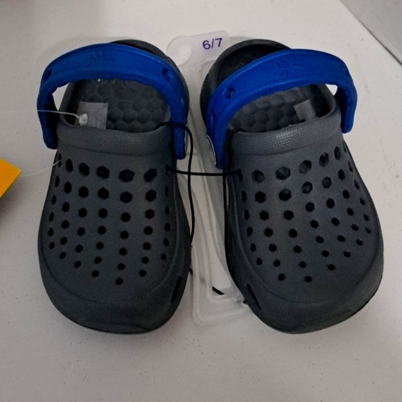 Joybees Boys Active Clog Easy to Clean Slip-On Water Shoes Chorcoal/Blue 6/7 NWT - Picture 2 of 8
